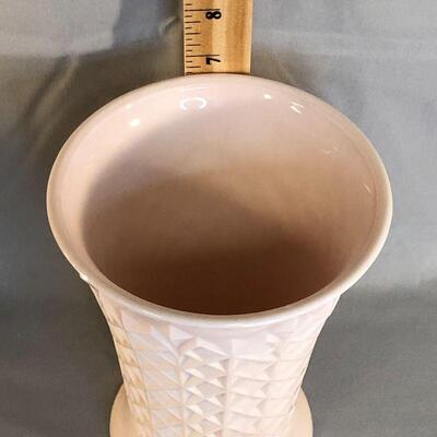 Lot 68 - Jeannette Glass Shell Pink Vase