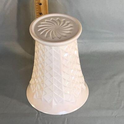 Lot 68 - Jeannette Glass Shell Pink Vase