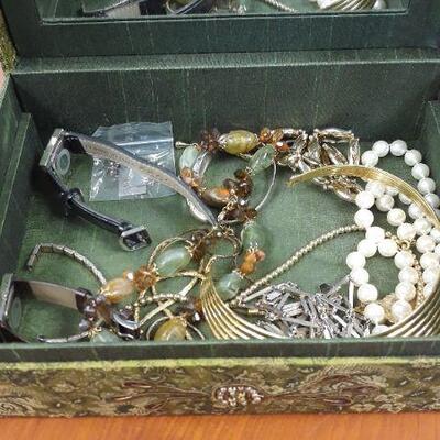 Vintage Jewelry Box & Jewelry 