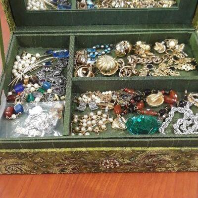 Vintage Jewelry Box & Jewelry 