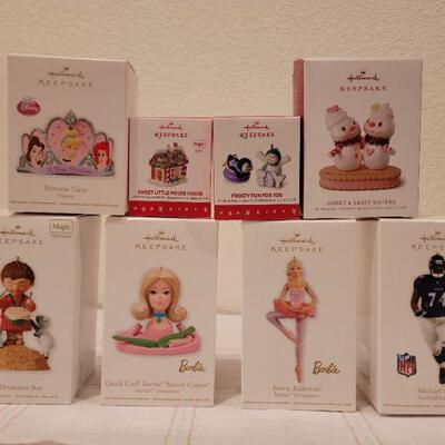 Lot 989: Assorted Hallmark Christmas Ornaments 