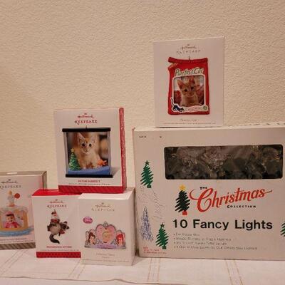 Lot 990: Vintage Golden Glow Angel String Lights TESTED A+ + Hallmark Christmas Ornaments 
