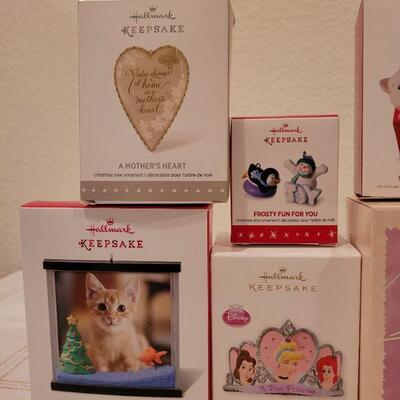 Lot 992: Assorted Hallmark Christmas Ornaments 