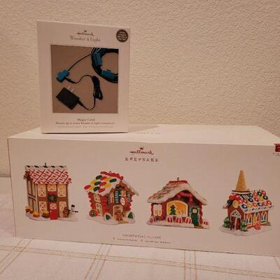 Lot 993: (4) Hallmark MAGIC CORD Synchronized Gingerbread Homes + NEW MAGIC CORD