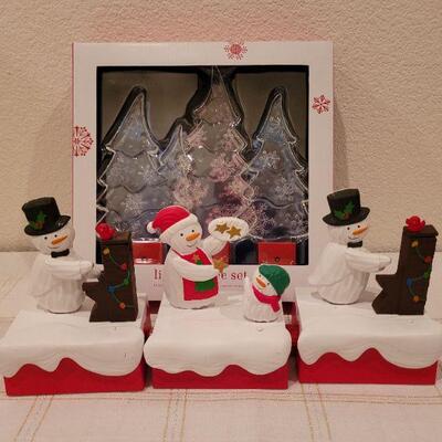 Lot 998: (3) Hallmark Synchronized Christmas Dancing Snowmen + Backlit Tree Set TESTED A+