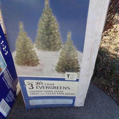 LOT 25  OUTDOOR CHRISTMAS DECORATIONS