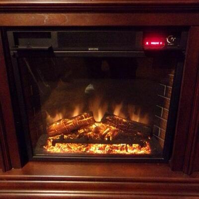 LOT 59 BEAUTIFUL ELECTRIC FAUX FIRE PLACE W/ REMOTE