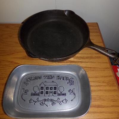 LOT 119  GRISWOLD CAST IRON PAN & BLESS THIS HOME TRAY