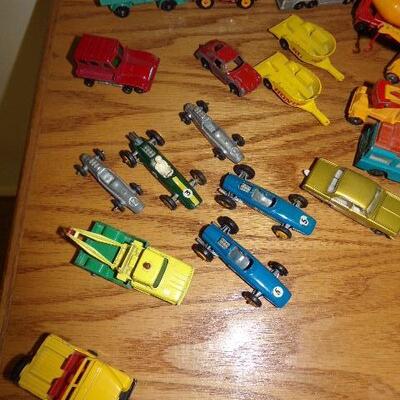LOT 156  VINTAGE TOY CARS HOTWHEELS, TOOTSIE TOYS AND MATCHBOX.