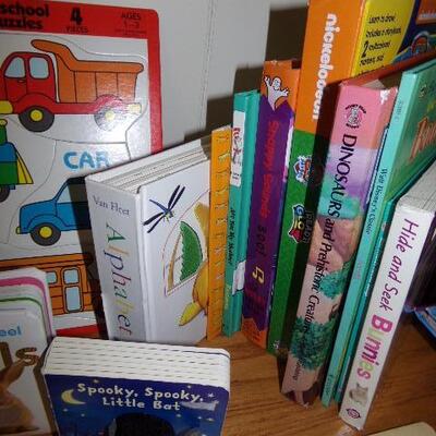 LOT 152   GAMES, BOOKS, PUZZLES & MARKERS