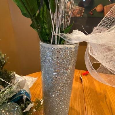 Sparkle vase and sleigh