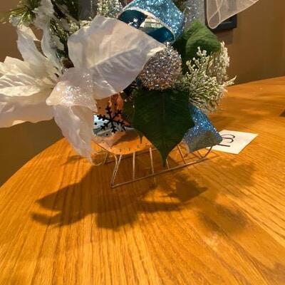 Sparkle vase and sleigh