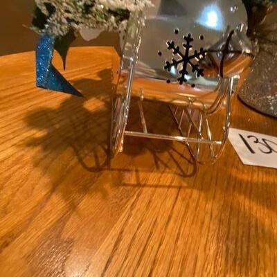 Sparkle vase and sleigh