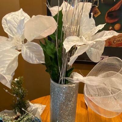 Sparkle vase and sleigh