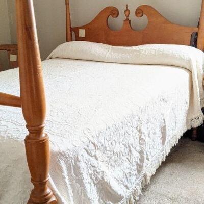 Maple Colonial style Poster double bed with bedding shown (#30)