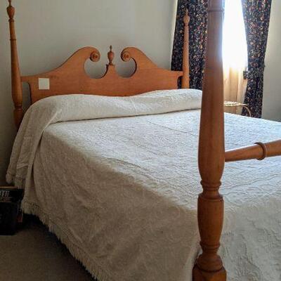 Maple Colonial style Poster double bed with bedding shown (#30)