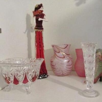 LOT 81  VARIETY OF VASES & MORE