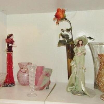 LOT 81  VARIETY OF VASES & MORE