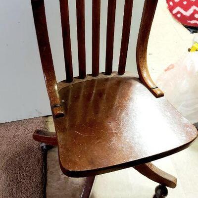 ANTIQUE WOODEN OFFICE CHAIR