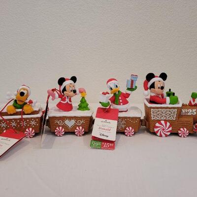 Lot 4: Mickey Mouse and Friends Synchronized Singing Christmas Deco TESTED A+