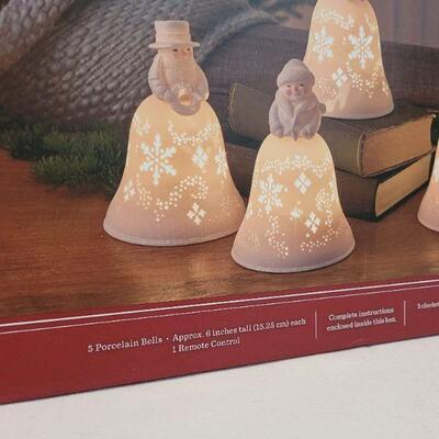 Lot 6: NEW Hallmark SNOWMEN BELL CHOIR Synchronized LED Color Changing Deco w/ REMOTE