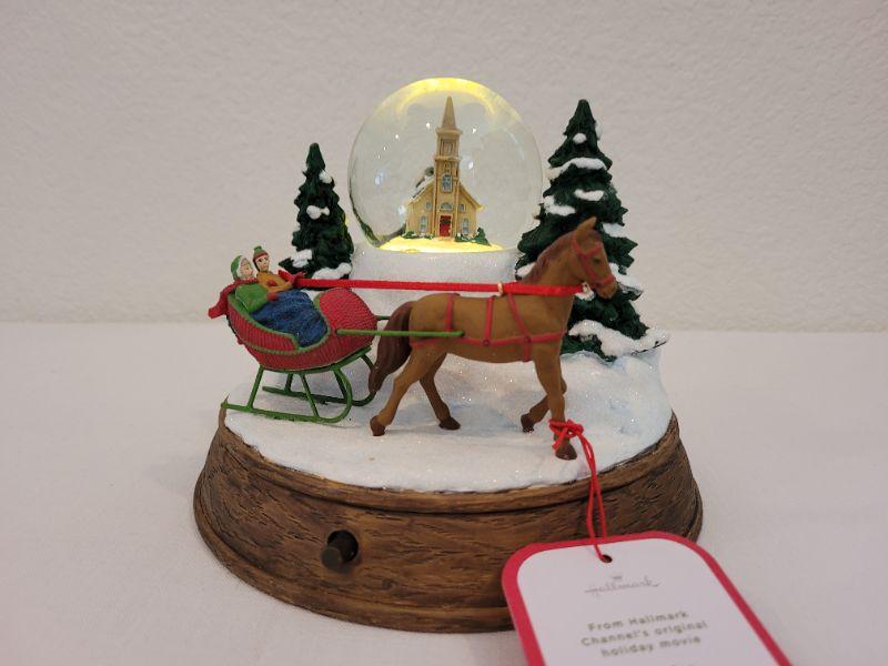 Lot 9: NEW HALLMARK Christmas in Evergreen Musical Snow Globe w/ Light  TESTED A+ | EstateSales.org