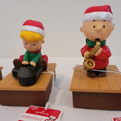 Lot 12: PEANUTS Charlie Brown & Friends Wireless Band UNTESTED (Need Batteries)
