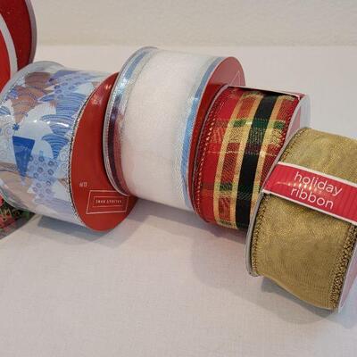 Lot 13: Assortment of Christmas Garland and Ribbon NEW