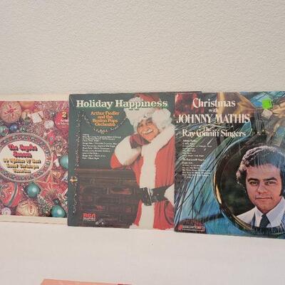 Lot 15: Assorted Vintage CHRISTMAS Vinyl Records 