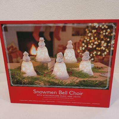 Lot 19: Vintage SNOWMEN BELL CHOIR LED Synchronized Color Changing Deco NEW