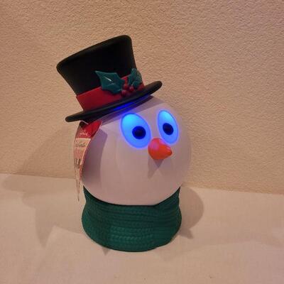 Lot 38: Hallmark Singing and Sming Motion Sensing SNOWMAN LED TESTED A+