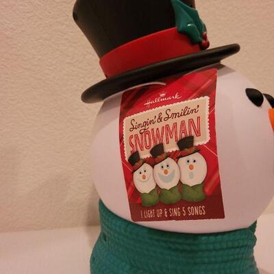 Lot 38: Hallmark Singing and Sming Motion Sensing SNOWMAN LED TESTED A+