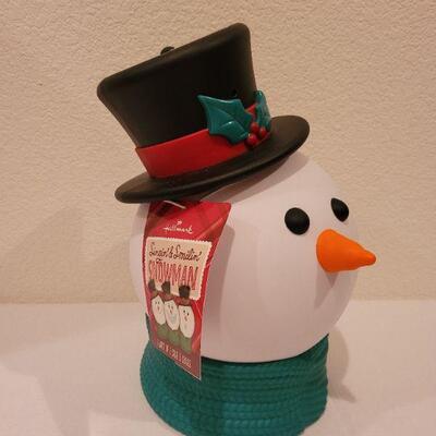 Lot 38: Hallmark Singing and Sming Motion Sensing SNOWMAN LED TESTED A+