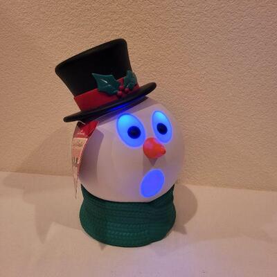 Lot 38: Hallmark Singing and Sming Motion Sensing SNOWMAN LED TESTED A+