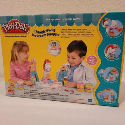 Lot 39: New PLAY-DOH Ice Cream Set 
