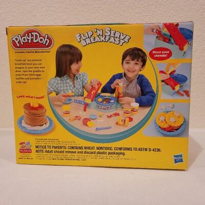 Lot 41: New PLAY-DOH Flip and Serve Breakfast Kit 