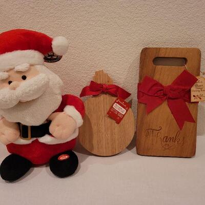 Lot 43: New CHRISTMAS Wood Chopping Block Gift Sets + Plush Singing Santa TESTED A+