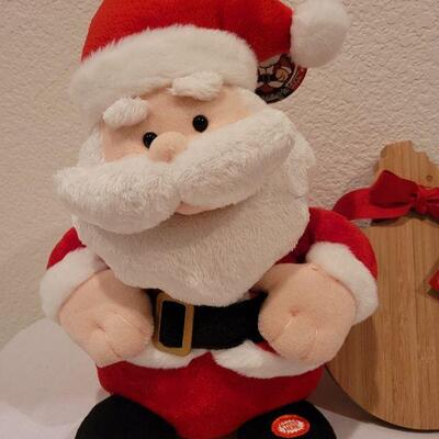 Lot 43: New CHRISTMAS Wood Chopping Block Gift Sets + Plush Singing Santa TESTED A+