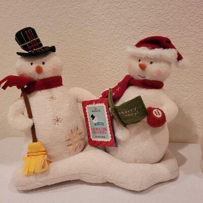 Lot 45: Pair of HALLMARK New SNOWMAN Motion and Singing Christmas Deco TESTED A+