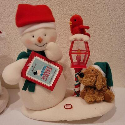Lot 45: Pair of HALLMARK New SNOWMAN Motion and Singing Christmas Deco TESTED A+