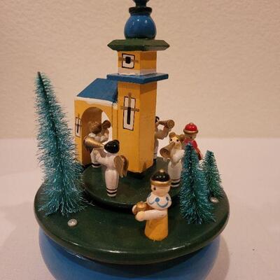 Lot 61: (2) Vintage Music Boxes