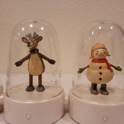 Lot 62: Set of HALLMARK Synchronized Christmas Dancers TESTED A+