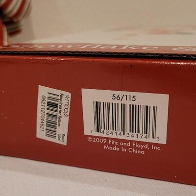 Lot 65: Fitz and Floyd Snowflake Platter + (2) New Martha Stewart Oven Christmad Mitts