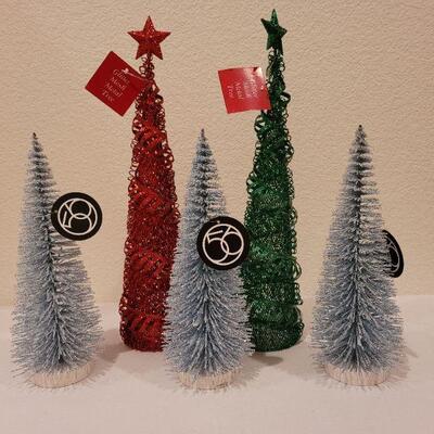 Lot 78: (5) Assorted Christmas Tree Home Deco