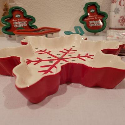 Lot 83: Assorted Baking NEW Christmas Dough Cutters, Napkins and Snowflake Dish