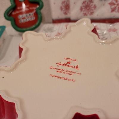 Lot 83: Assorted Baking NEW Christmas Dough Cutters, Napkins and Snowflake Dish