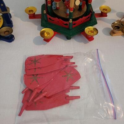 Lot 90: From the Isle of Misfit Toys these CHRISTMAS PYRAMIDS are all Missing Parts but Need a Good Home
