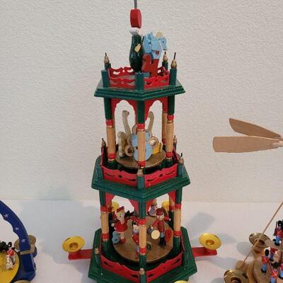Lot 90: From the Isle of Misfit Toys these CHRISTMAS PYRAMIDS are all Missing Parts but Need a Good Home