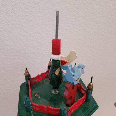 Lot 90: From the Isle of Misfit Toys these CHRISTMAS PYRAMIDS are all Missing Parts but Need a Good Home
