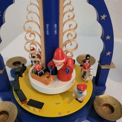 Lot 90: From the Isle of Misfit Toys these CHRISTMAS PYRAMIDS are all Missing Parts but Need a Good Home